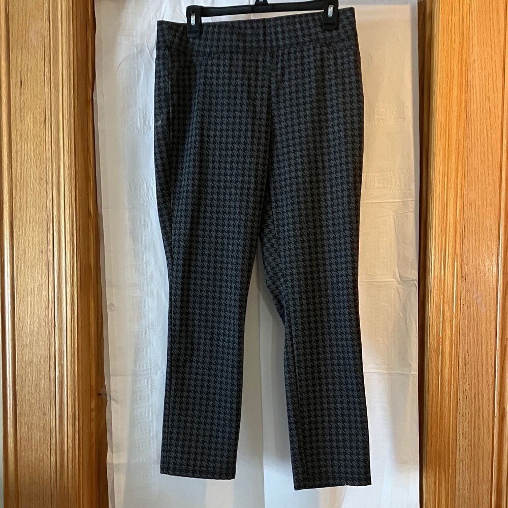 Liz Claiborne Career Emma Classic Woman’s M Black & Gray Houndstooth Pants